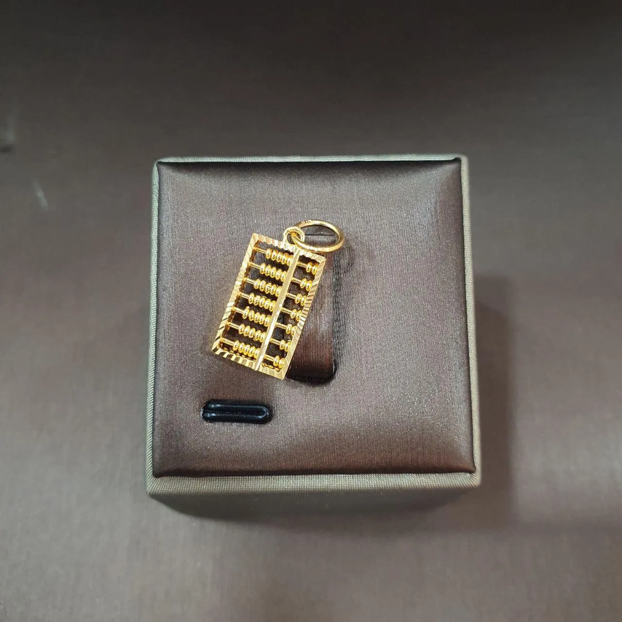 22k / 916 Gold Rectangle abacus pendant