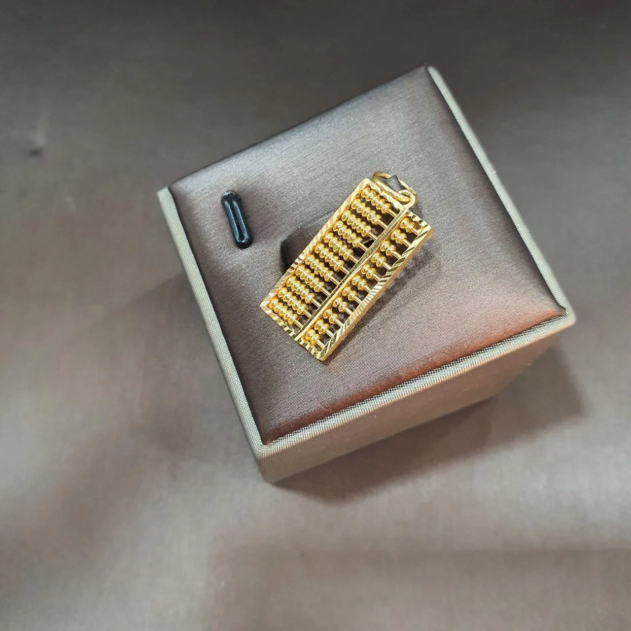 22k / 916 Gold Rectangle abacus pendant