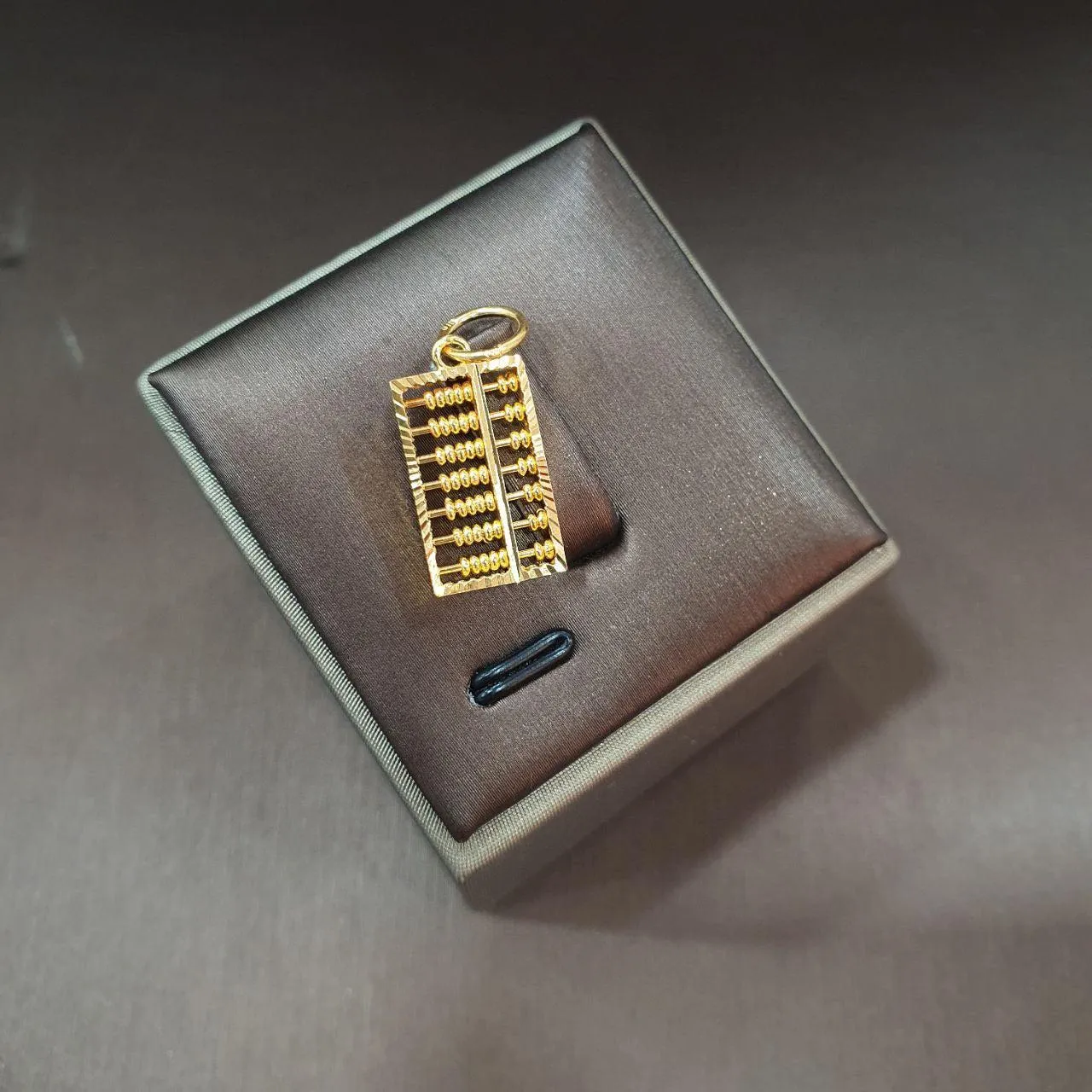 22k / 916 Gold Rectangle abacus pendant