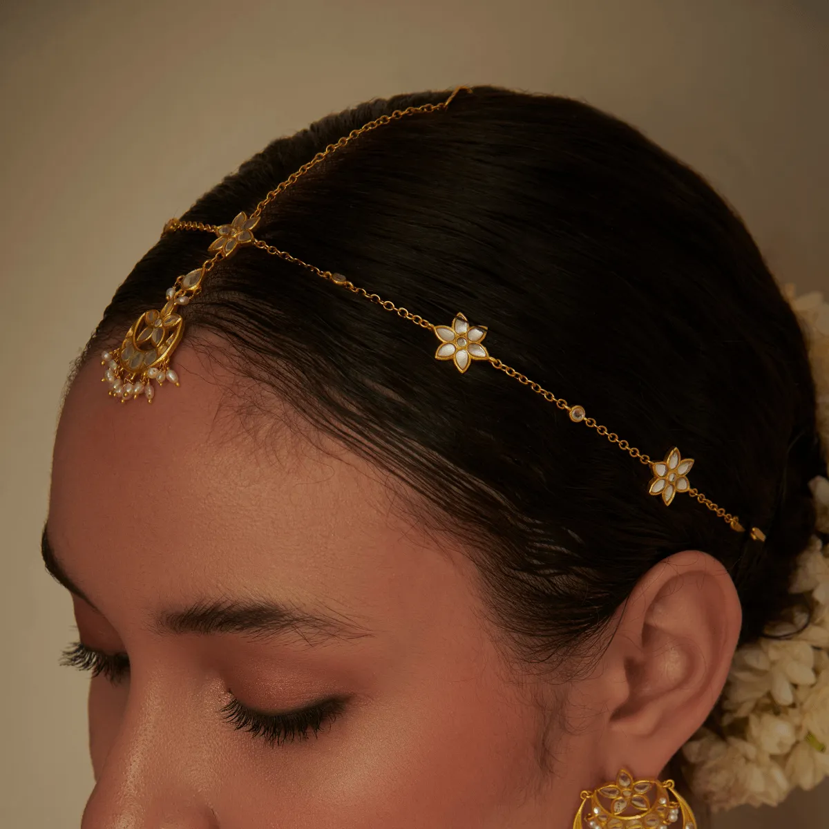 Elegant Chaand Phool Maang Tikka with Mirror Polki and Pearl Accents