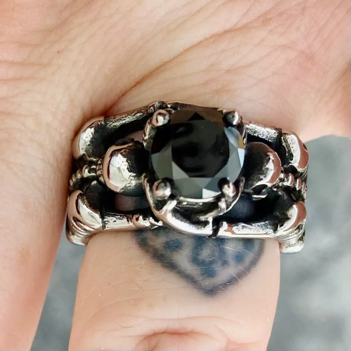 Ladies Ring - Black Ring- R119